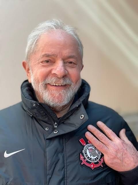 Lula provoca Bolsonaro em discurso e compara família ao Corinthians: “Só perde”