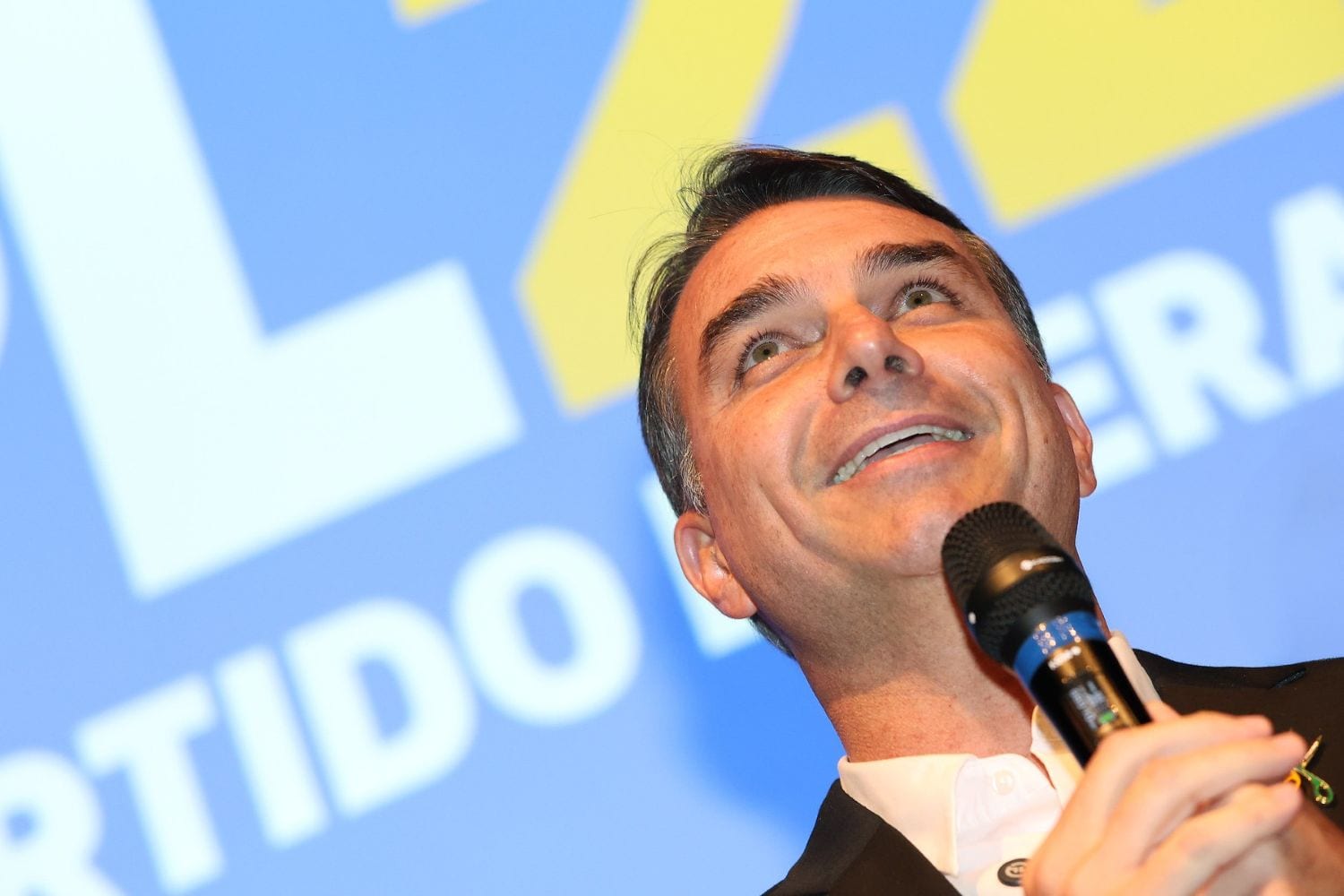 TSE restaura filiação de Flávio Bolsonaro ao PL e libera candidatura