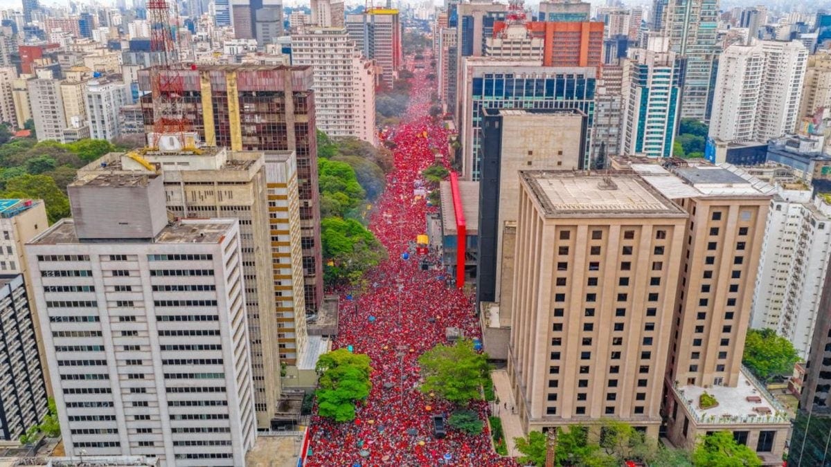 Veja imagens da av. Paulista lotada com ato a favor de Lula