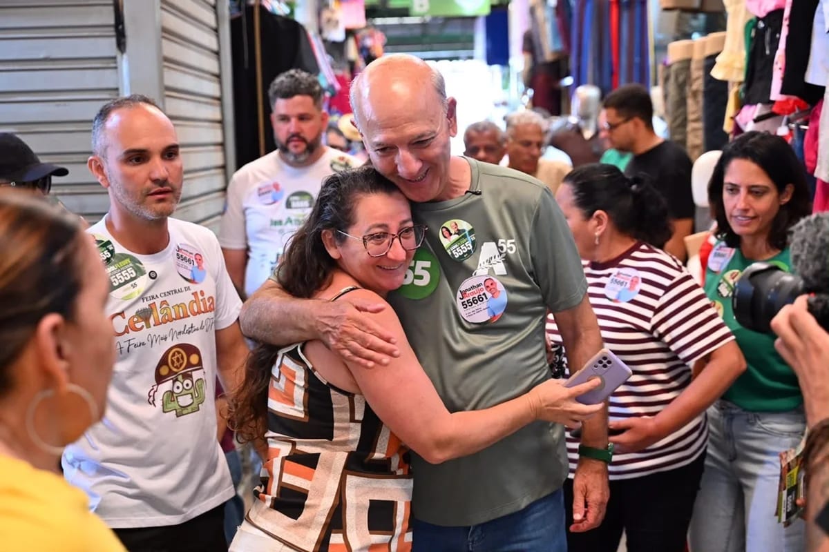 Arruda promete regularizar boxes das feiras do DF sem licitação