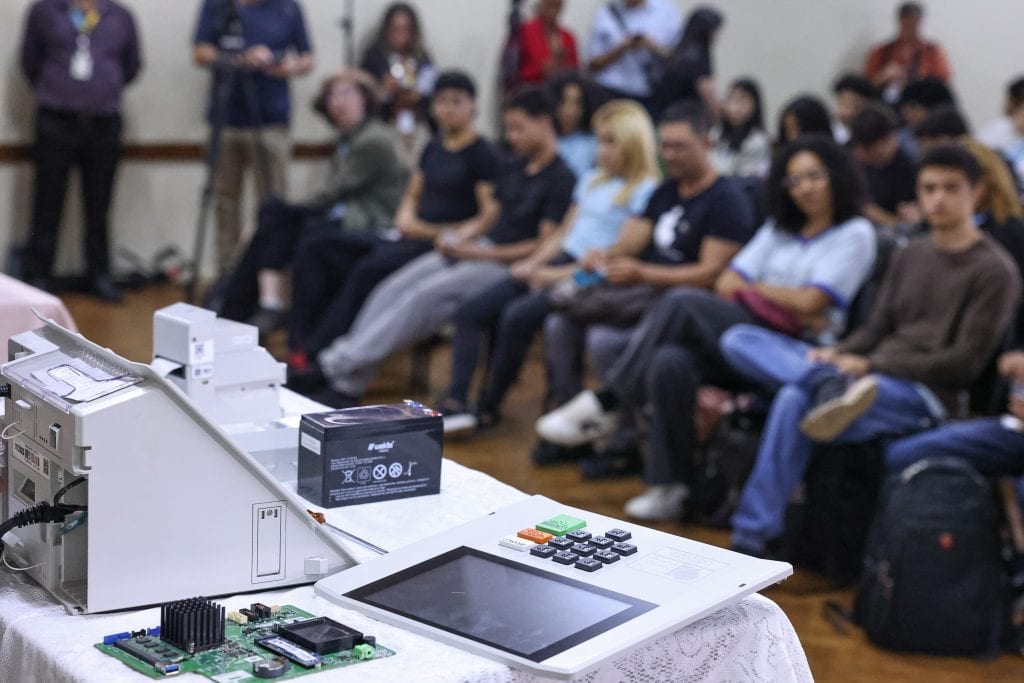 TSE lança série em 12 vídeos sobre o funcionamento da urna eletrônica