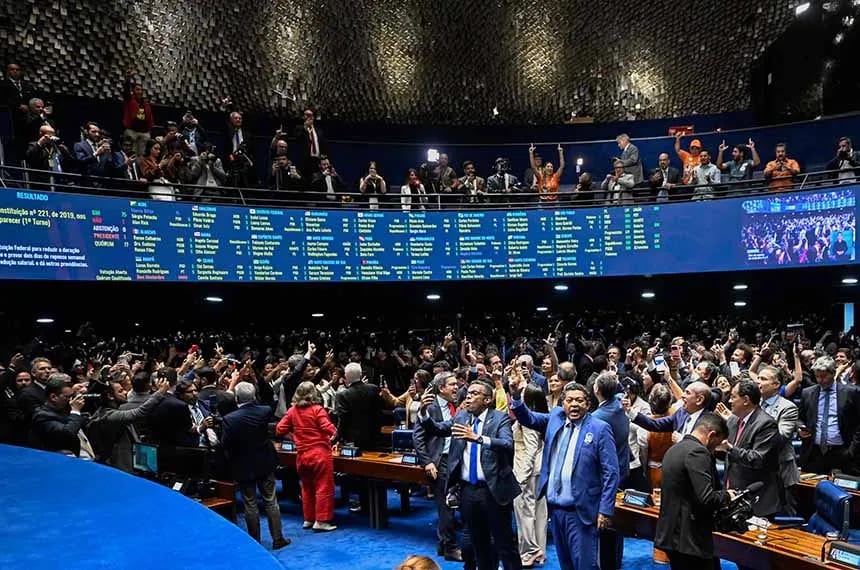 Senado aprova redução da jornada para 40 horas semanais; medida divide trabalhadores e empresários