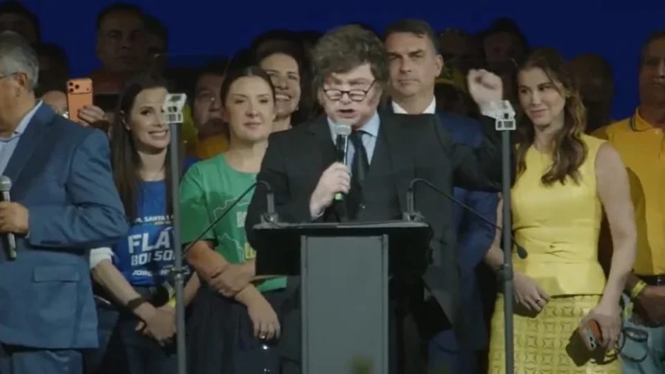Exemplo para Flávio Bolsonaro, governo Milei coloca 45% dos trabalhadores da Argentina na informalidade