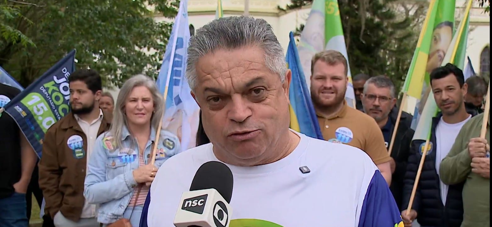 Eleições 2026 em SC: João Rodrigues participa de entrevistas e caminha com apoiadores
