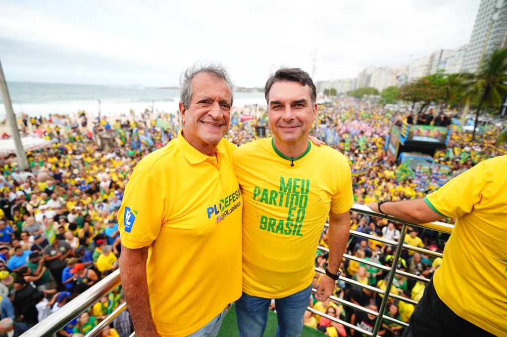 PL faz reunião de emergência após Flávio Bolsonaro sair do Brasil com destino aos EUA