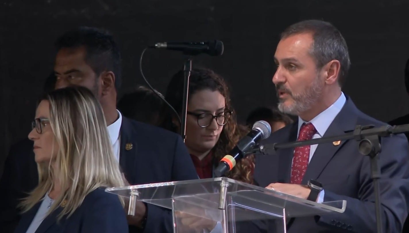 "Sem proteger ou perseguir": diretor diz que PF atua "sem viés político"