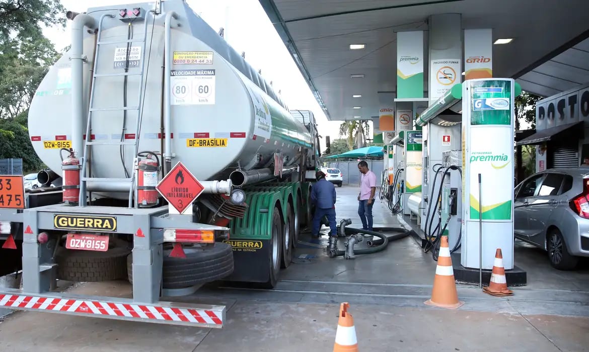 Abastecimento de diesel nos postos segue com nova subvenção, informa ministério