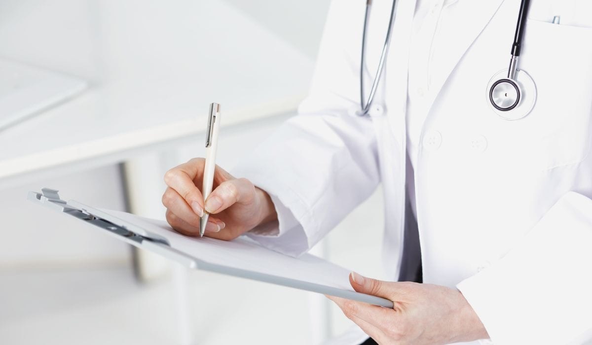 Senado aprova Enamed como prova de eficiência para registro profissional de médicos