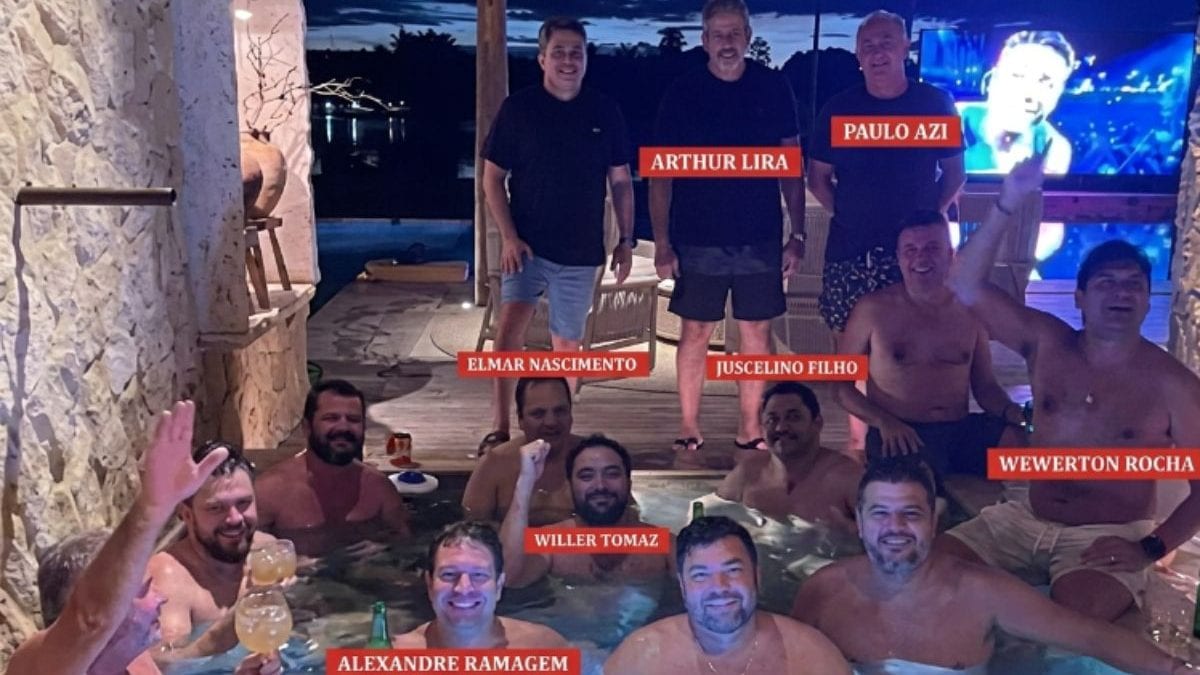 Foto em piscina com políticos foi achada no celular de Weverton Rocha