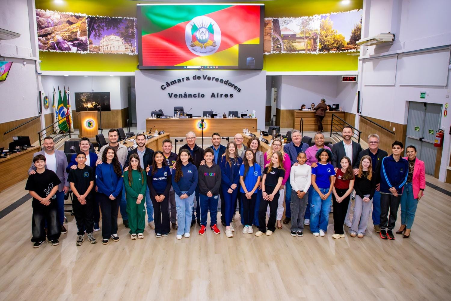 15 vereadores mirins conhecem a Câmara e serão diplomados em sessão solene