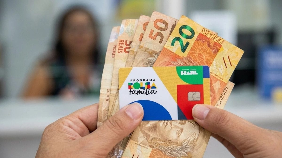 Governo pode bloquear Bolsa Família quando o beneficiário consegue emprego? Entenda o que muda nos pagamentos