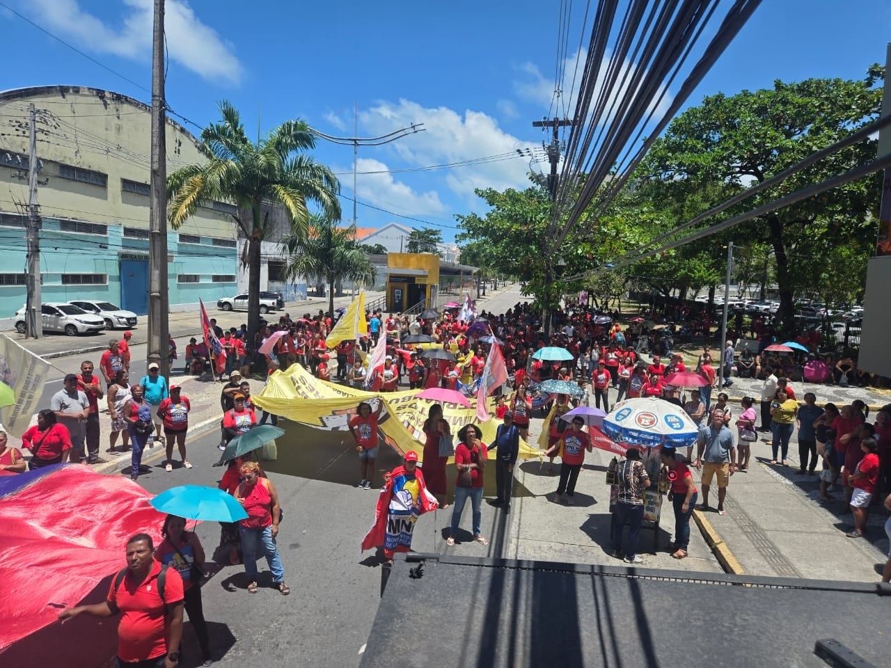 MNLM faz protesto por moradia no Recife e cobra prefeitura e governo