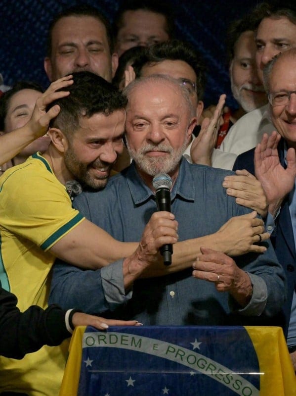 Lula agradece à generosidade do eleitor e diz que 'não tem mais adversários'
