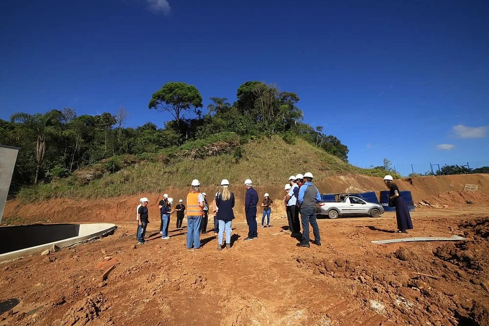Obra da Vila da Saúde no Paranaguamirim, que já chegou à metade, recebe fiscalização