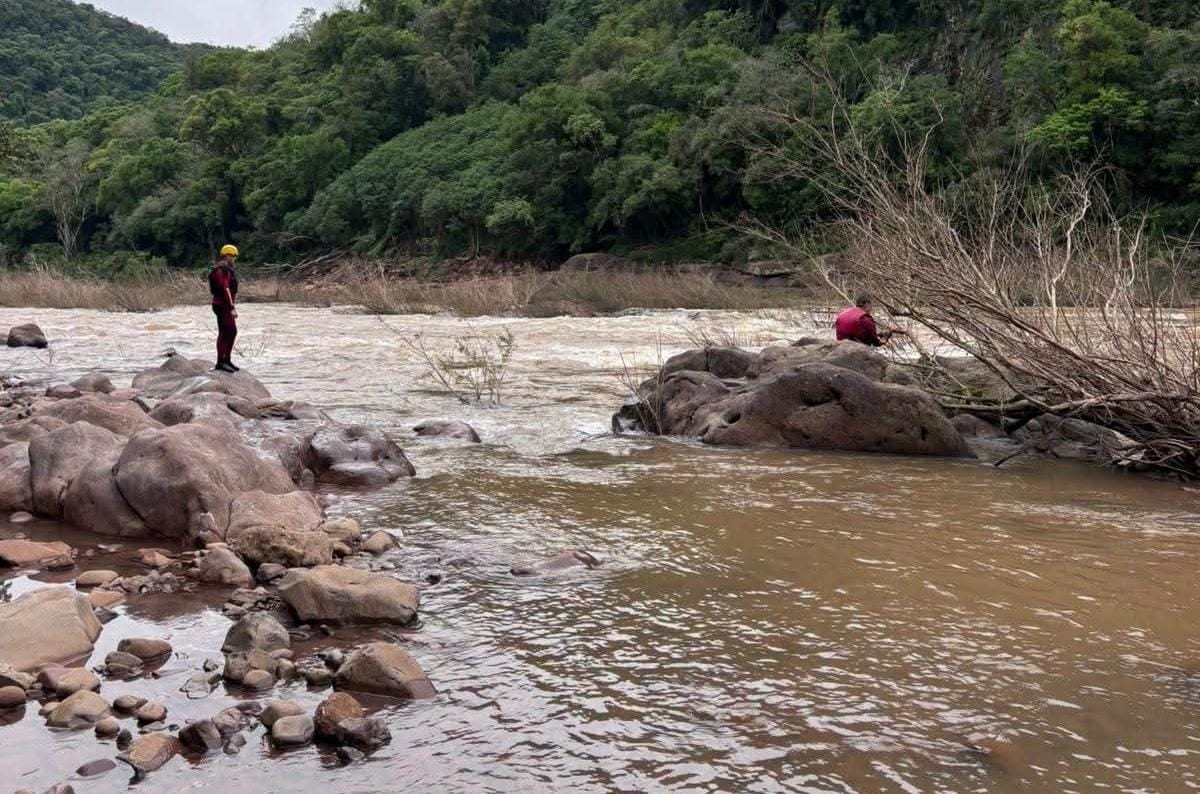 Bombeiros localizam corpo de mulher desaparecida no Rio Carreiro, entre Guaporé e Vista Alegre do Prata