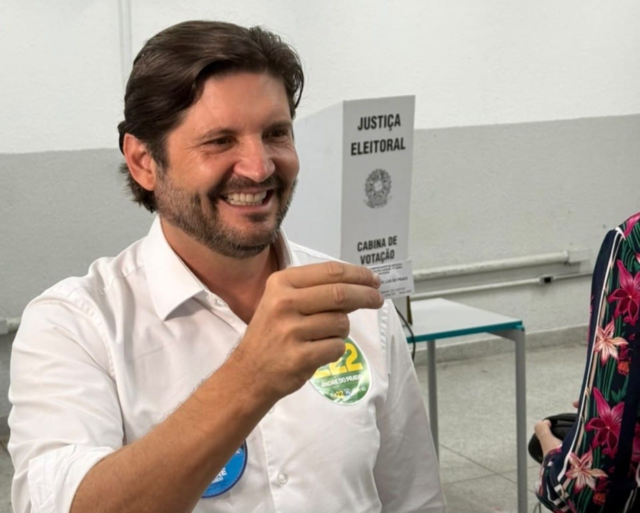André do Prado vota em Guararema durante o primeiro turno das Eleições 2026
