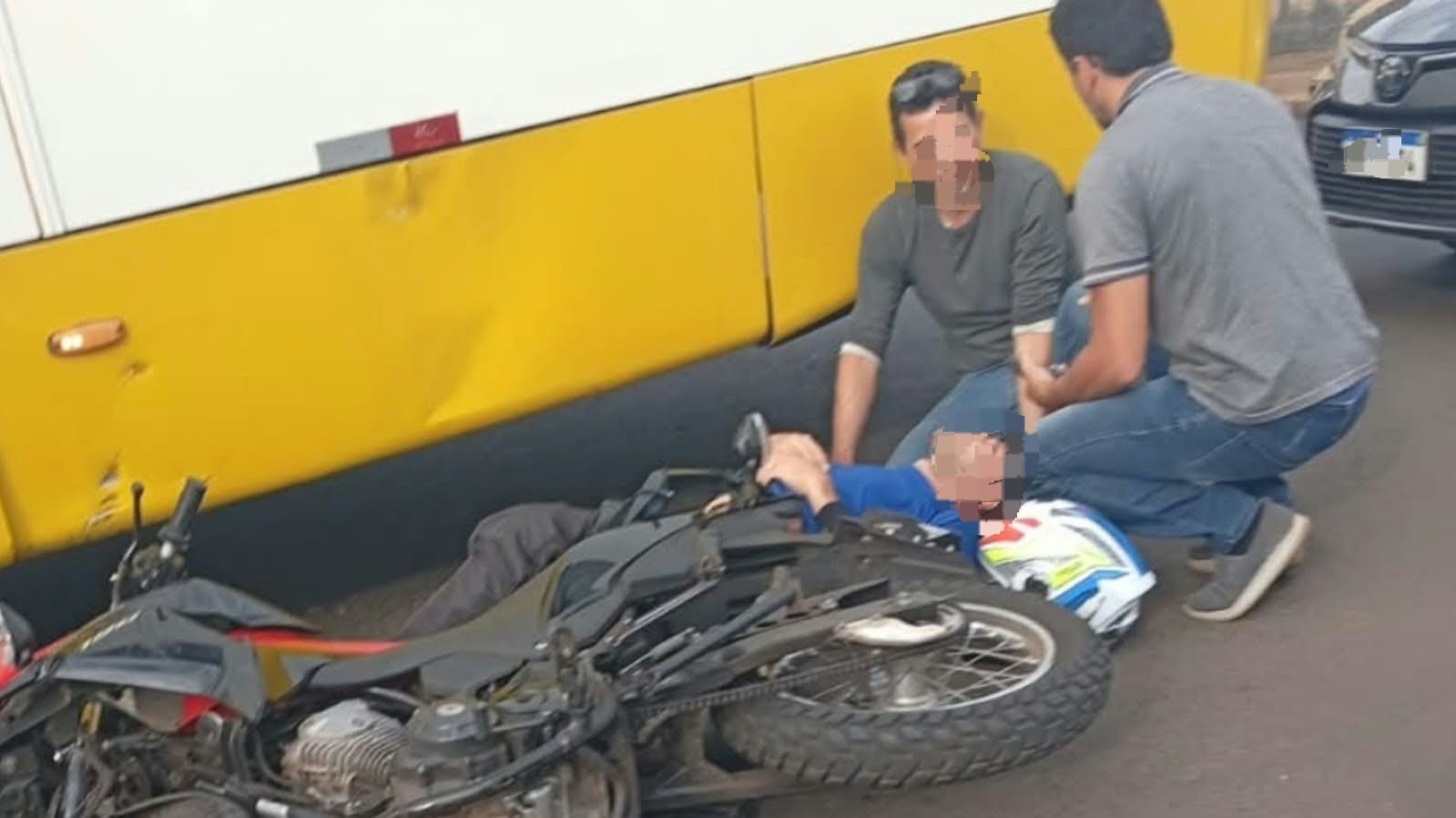 Acidente entre duas motos e ônibus deixa dois feridos em Araraquara