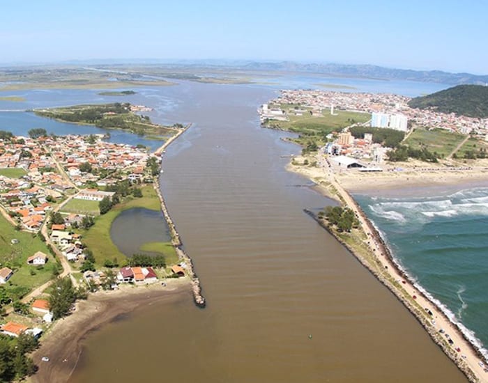 Trecho usado pela balsa em Laguna ficou fora do projeto de dragagem