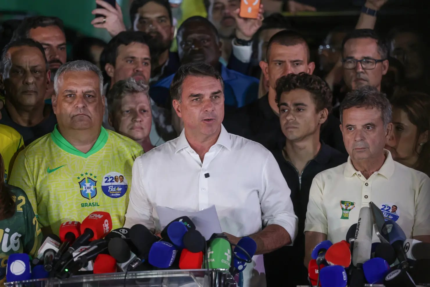 Após pedir para prorrogar votação, Flávio defende que eleição seja anulada