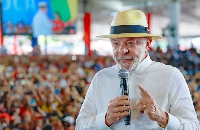 Com menos de 1/3 de ministras, Lula defende igualdade entre homens e mulheres