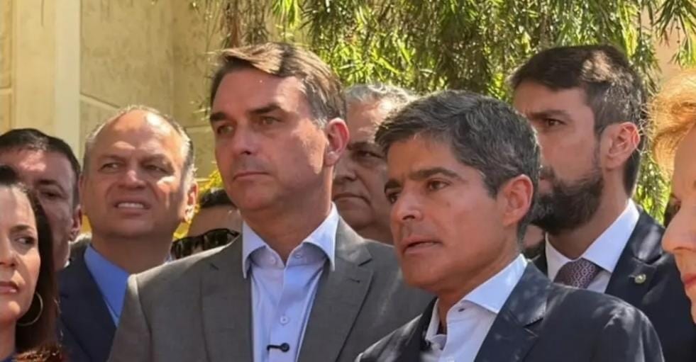 ACM Neto anuncia apoio a Flávio Bolsonaro no segundo turno e promete mobilização na Bahia