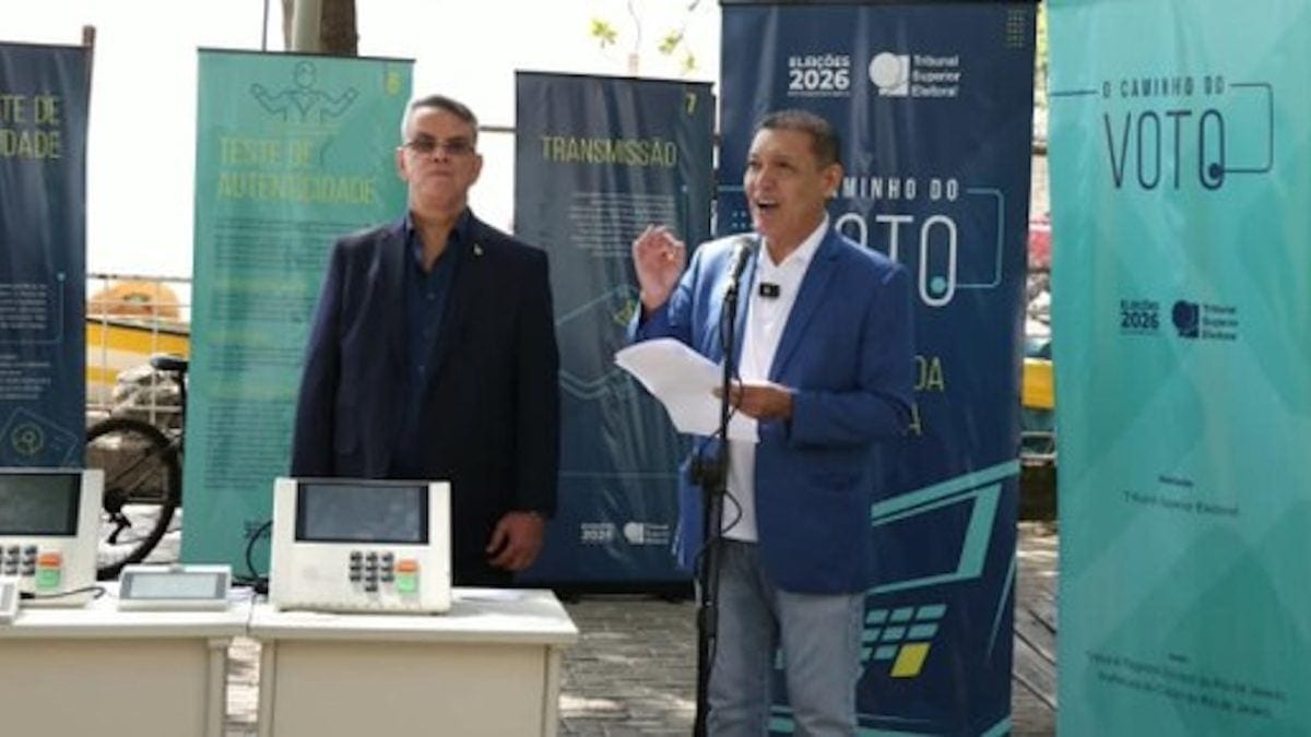 TSE leva urna a Copacabana e permite simular votação das eleições de 2026