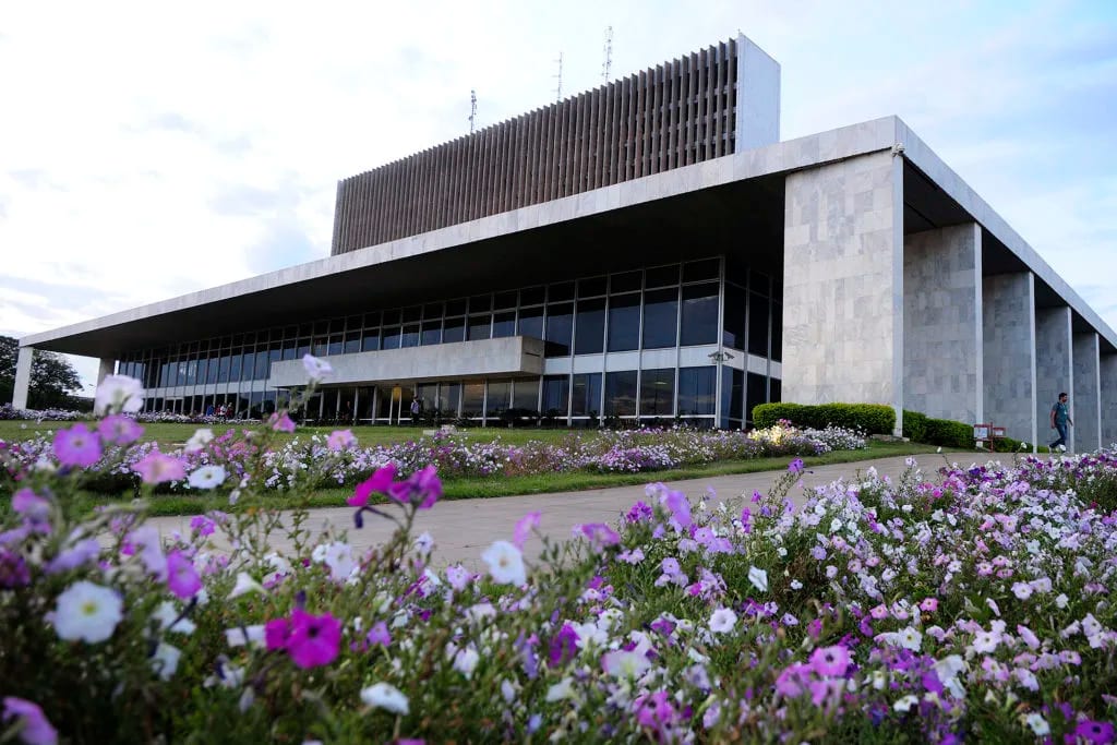 ‘A vista é livre. O luxo, absoluto’: maior doador da campanha de Celina Leão recebeu concessão de uso de área do governo