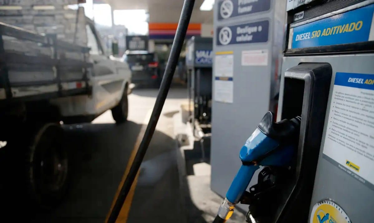 Governo Lula renovará subsídio de R$ 2,12 por litro do diesel por mais 30 dias