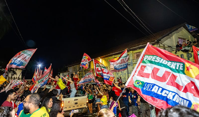 Reeleição de Lula leva centenas de apoiadores às ruas de Assis após virada histórica