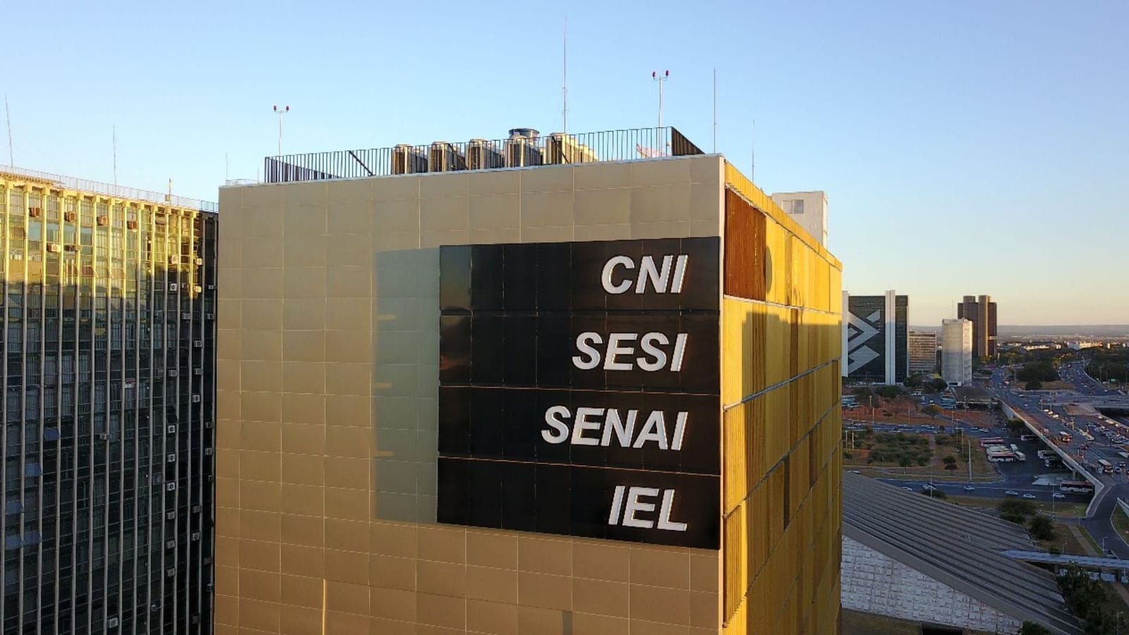 CNI pede “reação institucional vigorosa” à crise no STF
