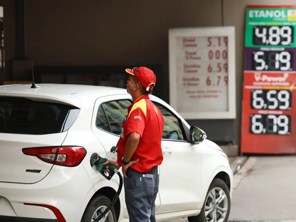 Governo sanciona lei que permite reduzir tributos sobre combustíveis