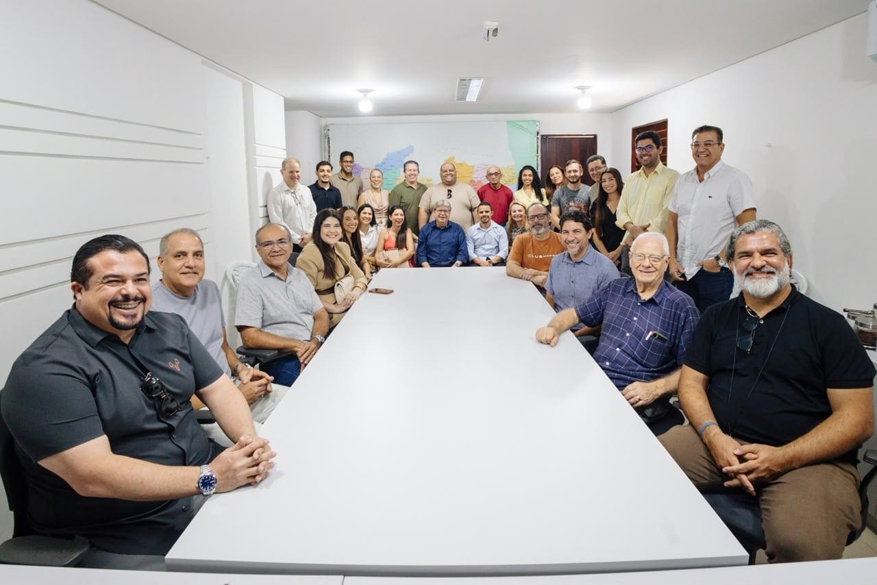 João Azevêdo recebe apoio da Apavest para sua candidatura ao Senado