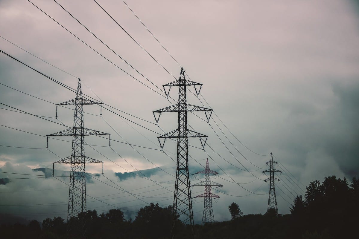 Aneel antecipa combustível para gerar energia em áreas isoladas da Amazônia nas eleições