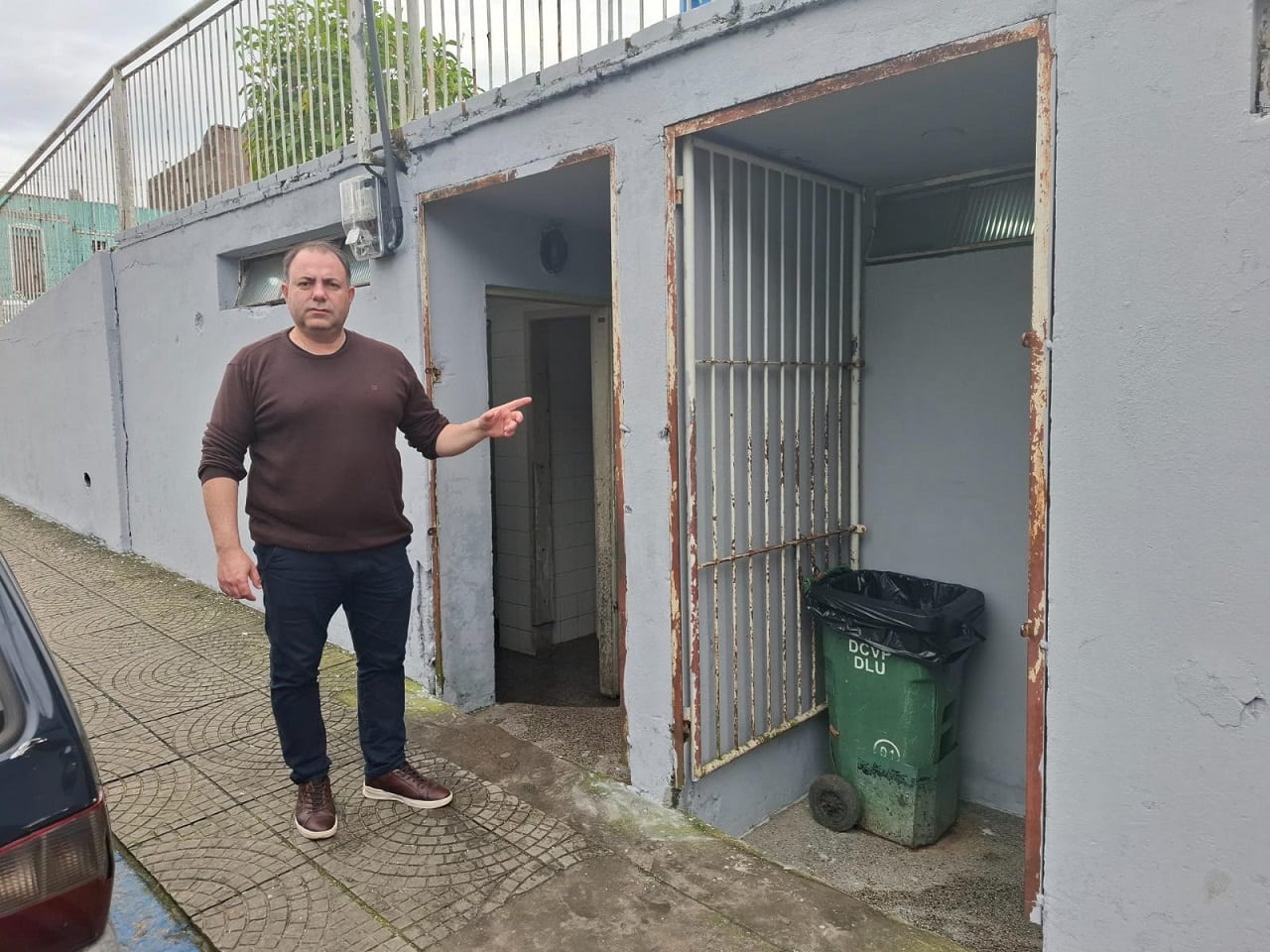 Vereador exige instalação de placas em banheiros públicos na Rua Cirurgião Vaz Ferreira