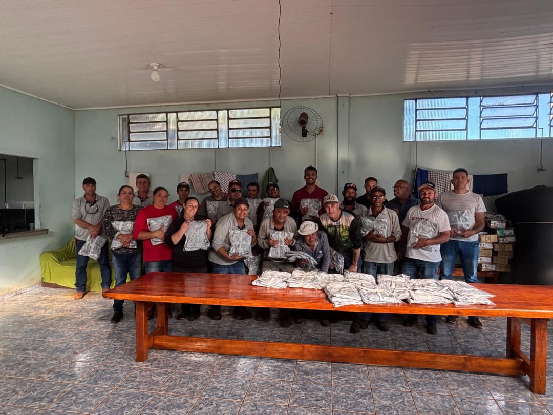 Prefeitura de Iracema do Oeste entrega novos uniformes aos servidores da Secretaria de Transporte e Serviços Urbanos