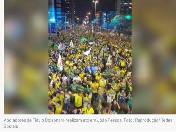 Apoiadores de Flávio Bolsonaro realizam ato em João Pessoa-PB