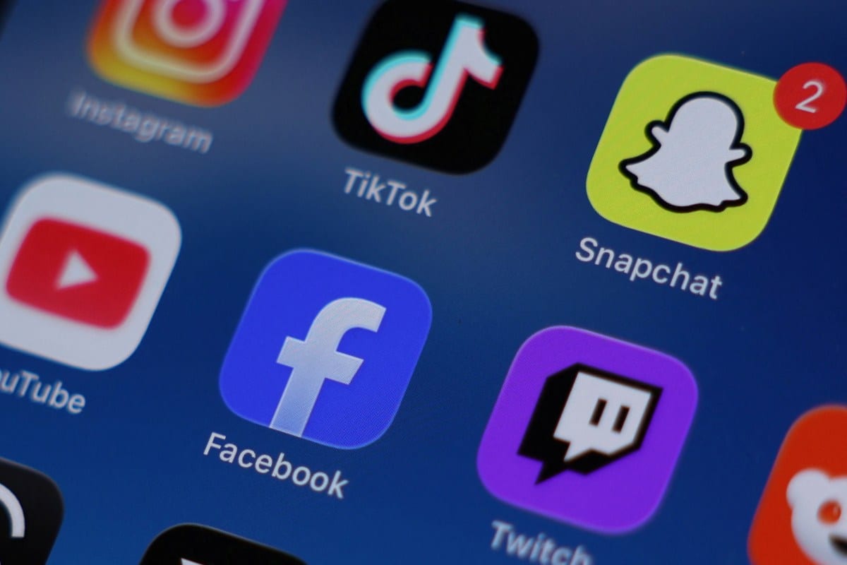 UE propõe proibir redes sociais para menores de 13 anos