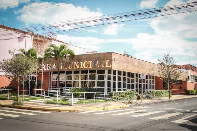 Oito vereadores propõem salário de R$ 21 mil para prefeito e R$ 10 mil para vice em Santa Cruz das Palmeiras