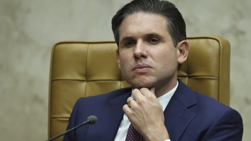 Motta diz que quer pautar voto distrital misto neste ano com transição em 2030
