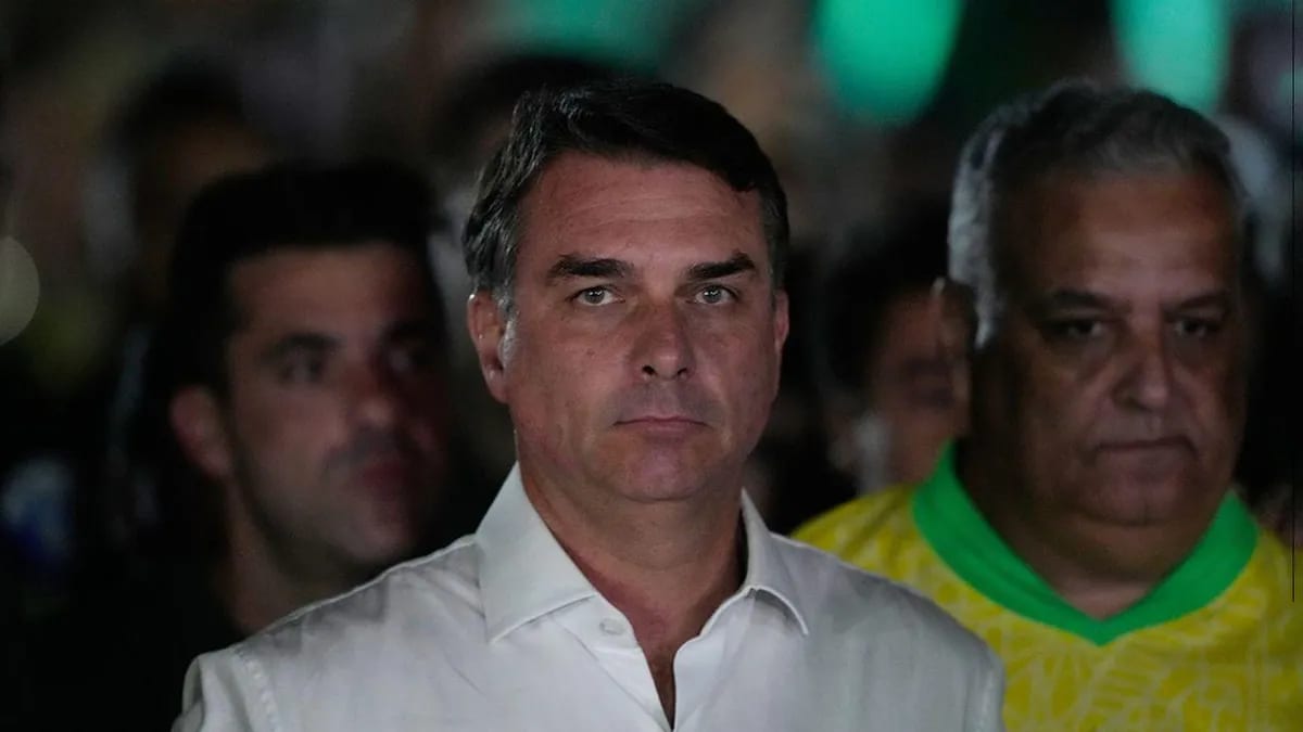 Flávio Bolsonaro desiste de pedir anulação da eleição e mira cassação da chapa de Lula