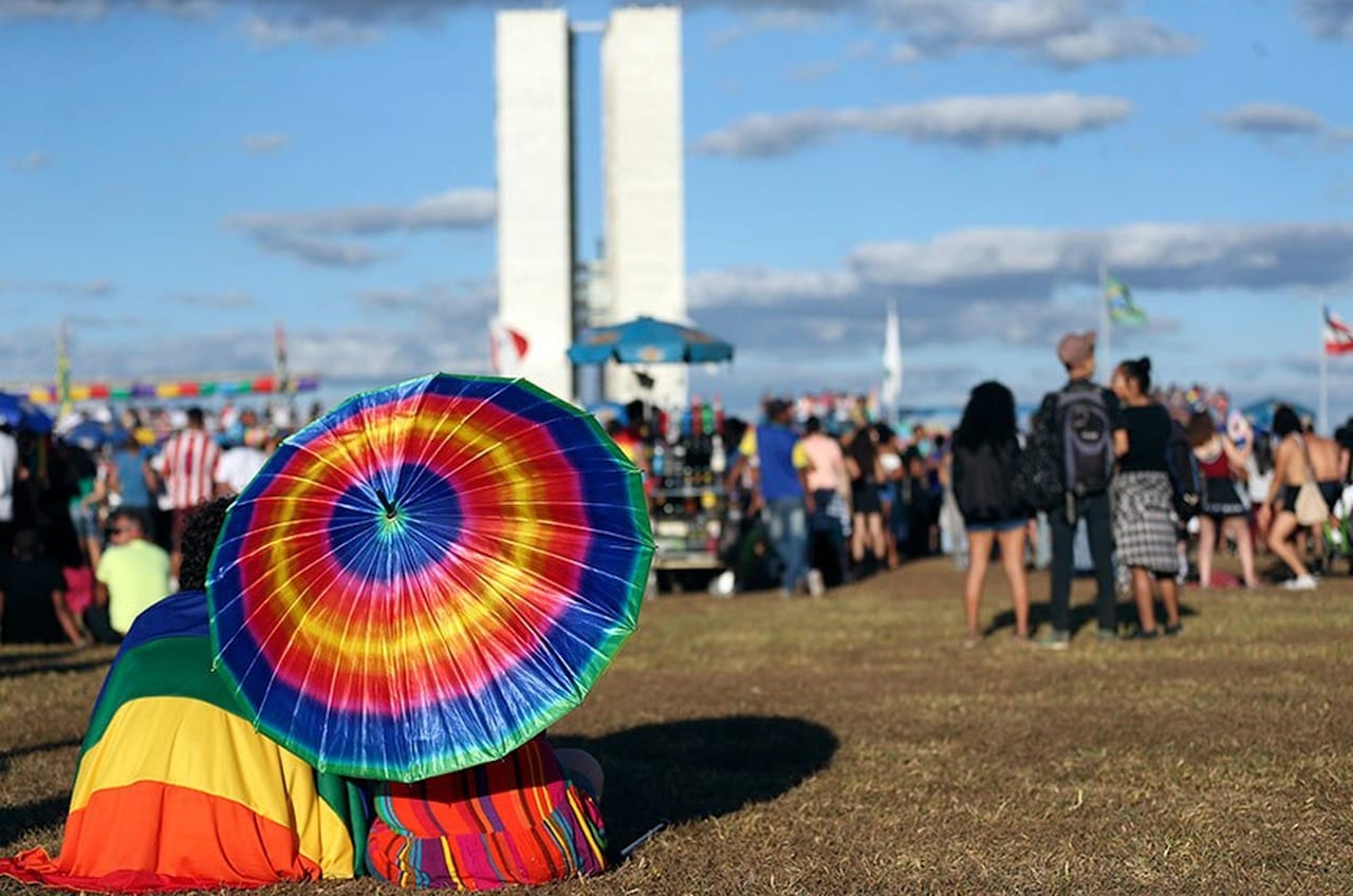 Eleições: LGBT+ dá lucro. Quem fica com o dinheiro dos partidos?