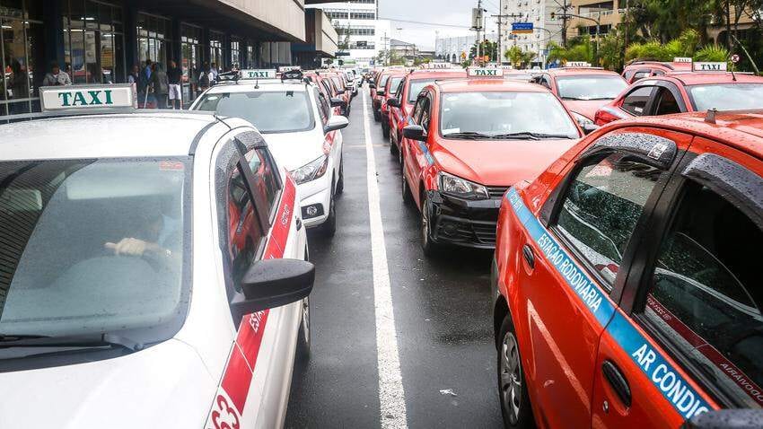 Inscrições para o sorteio de vagas em pontos fixos de táxi em Porto Alegre terminam na sexta-feira