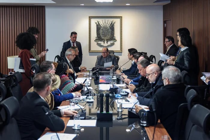 PDT protege Leite e foge da votação que acabou com taxa do licenciamento