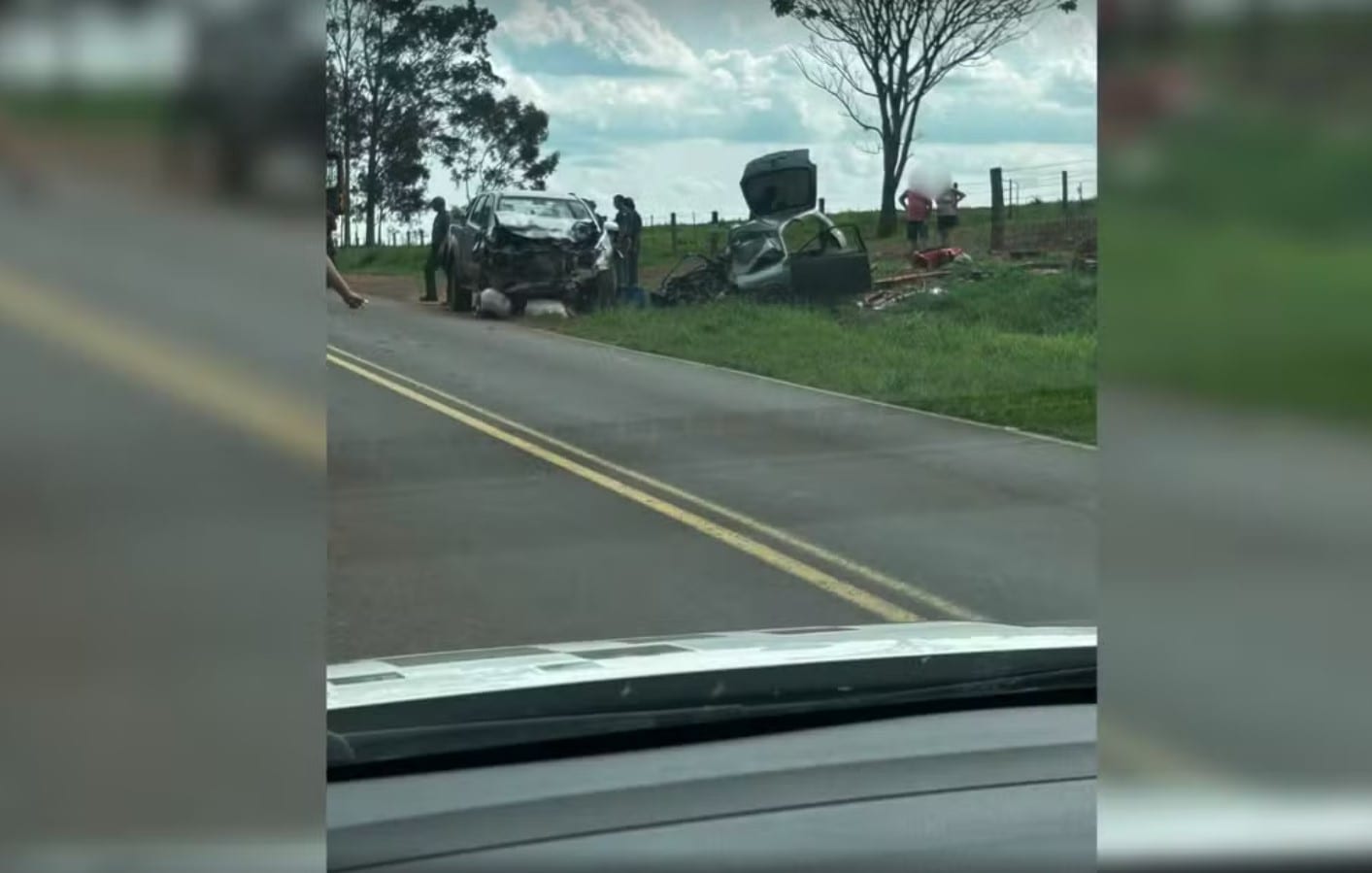 Acidente entre carro e caminhonete deixa quatro mortos em rodovia de Piacatu