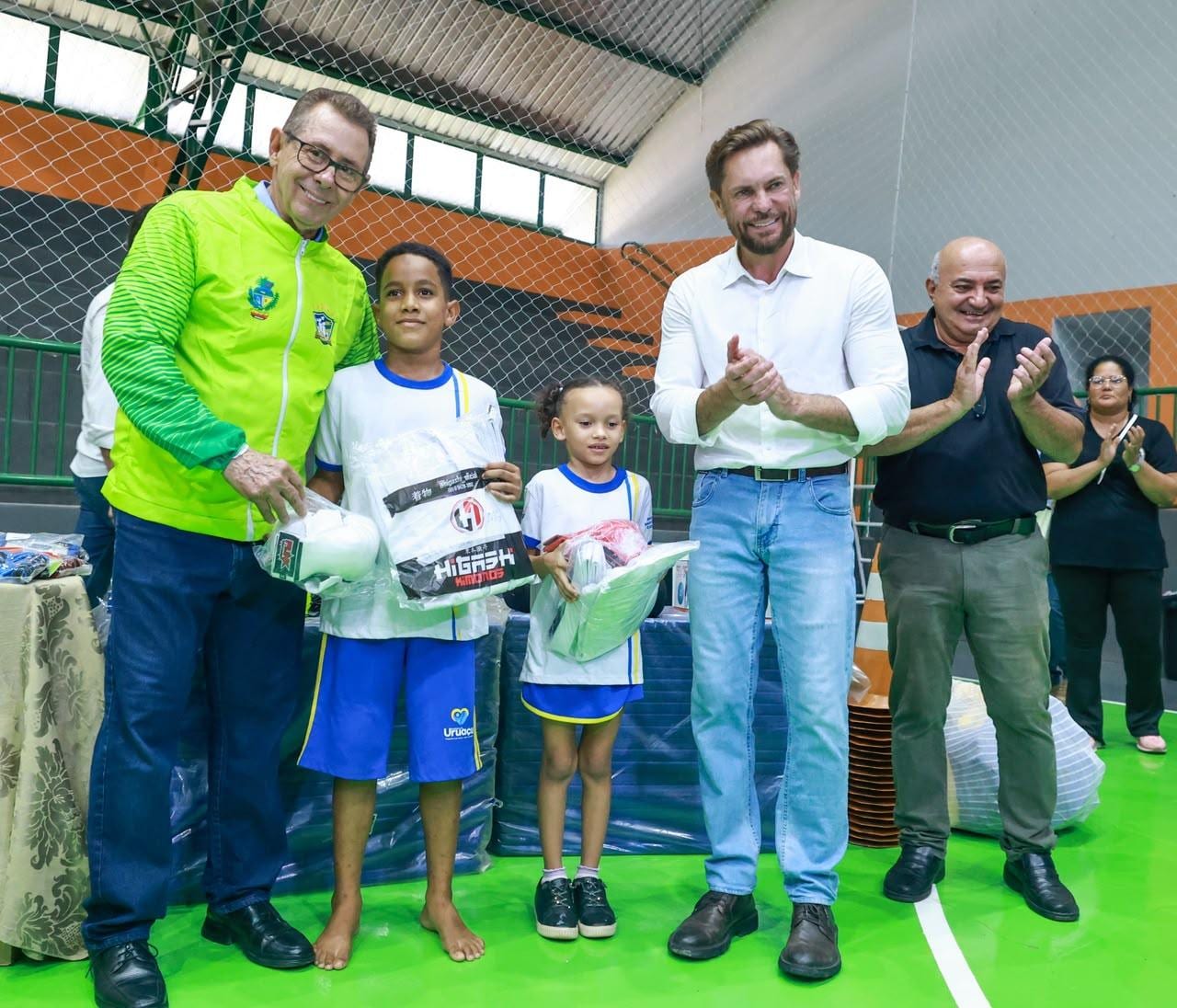 Governador em exercício Bruno Peixoto entrega ginásio poliesportivo em Uruaçu