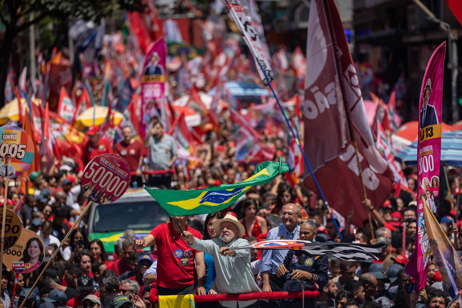 Governo quer manter mobilização nas ruas e 'Exército do Lula' ativo