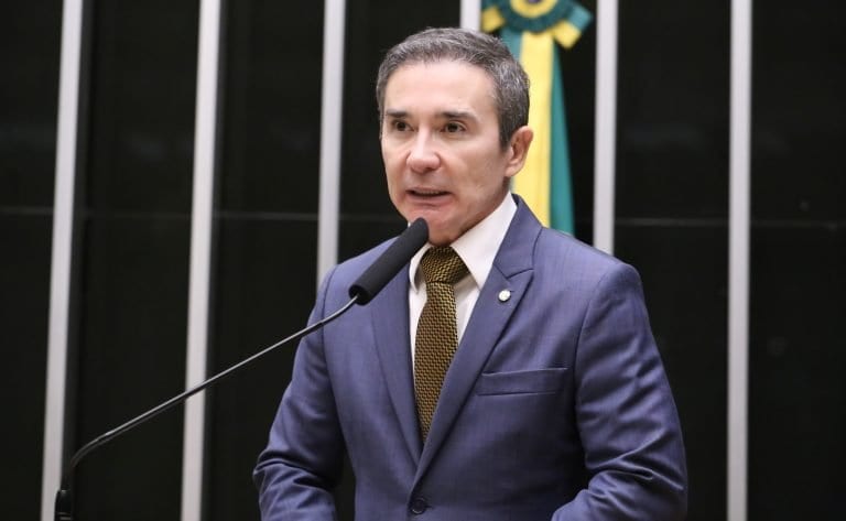 Câmara aprova incluir IA na Política Nacional de Educação Digital