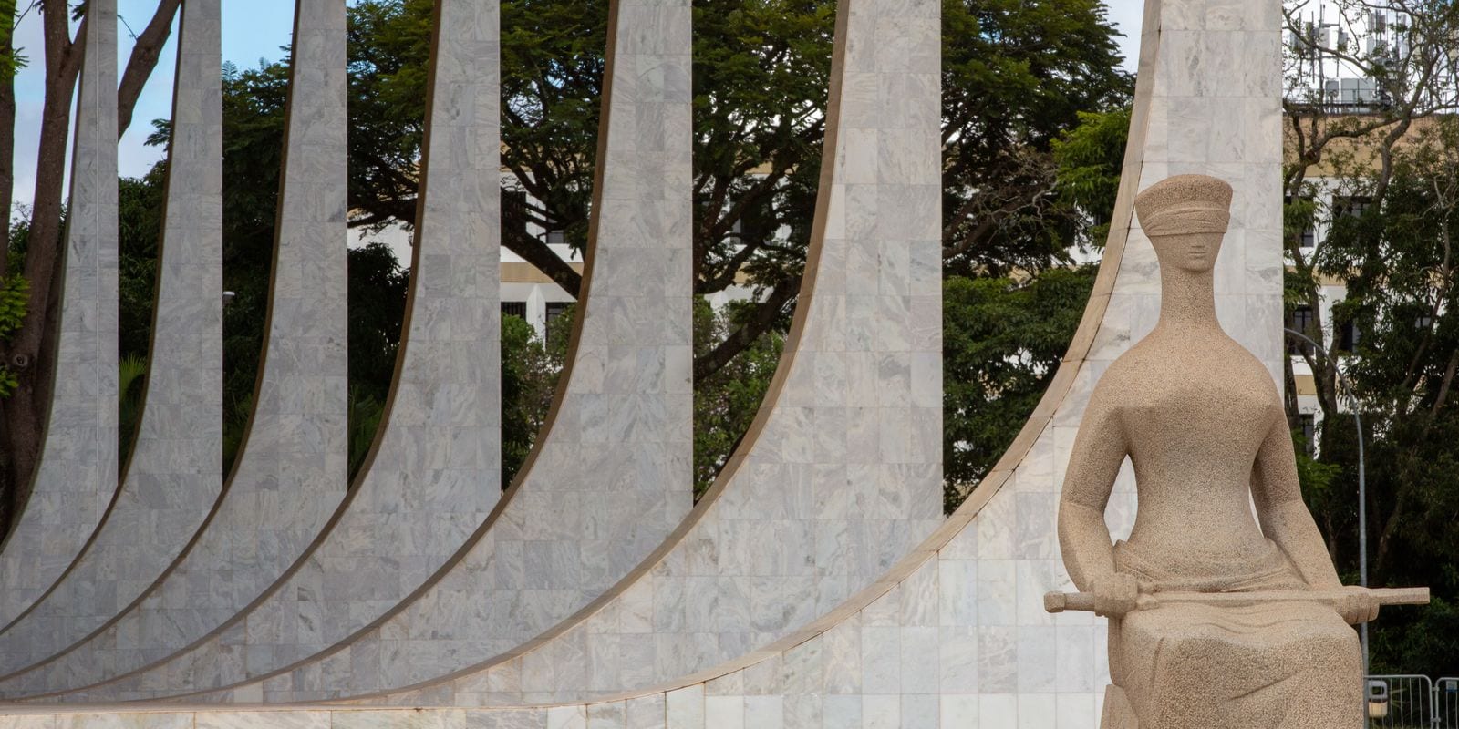 Moraes determina bloqueio de até R$ 6 bilhões do advogado Willer Tomaz