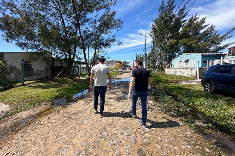 Prefeito de Cidreira faz vistoria para planejar drenagem no Centro