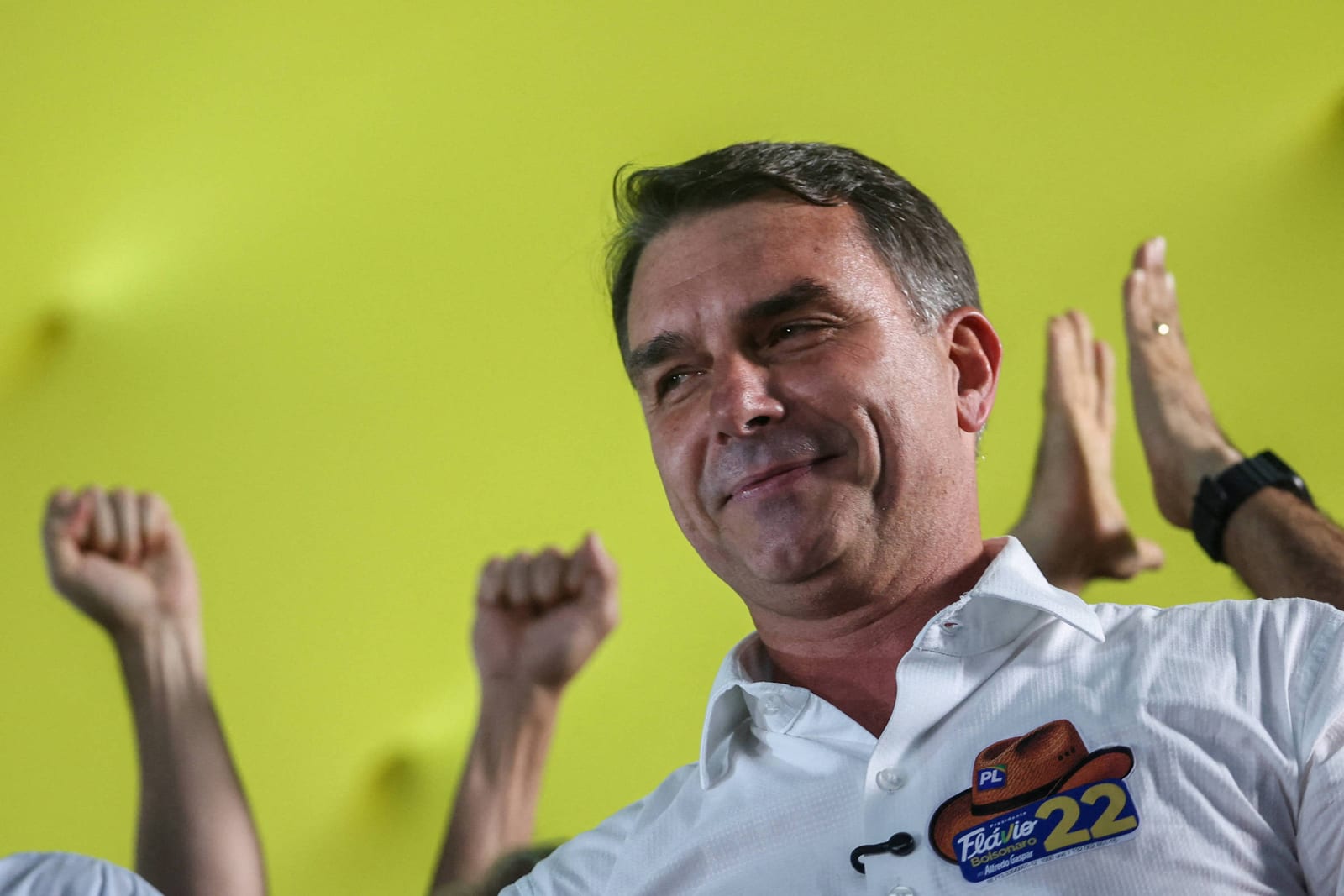 Flávio Bolsonaro diz que fim da reeleição não é para volta do pai à Presidência em 2030